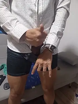 latinmartin73 online show from November 2025 12:43:02 AM