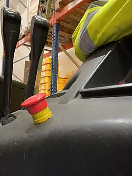 jovenestraviesos online show from February 2026 02:54:01 PM