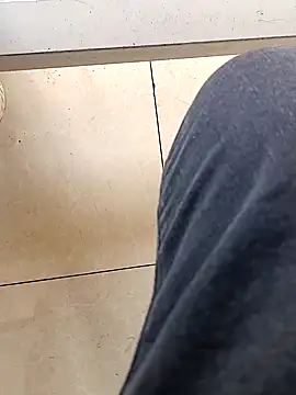 huzi518 online show from November 2025 01:39:02 AM