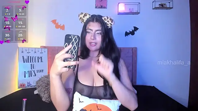 miakhalifaaa  online show from October 2025 10:00:02 PM