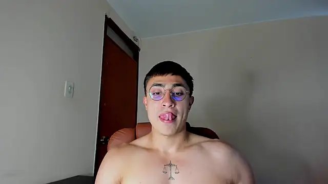 Leoknight online show from February 2025 09:18:01 PM