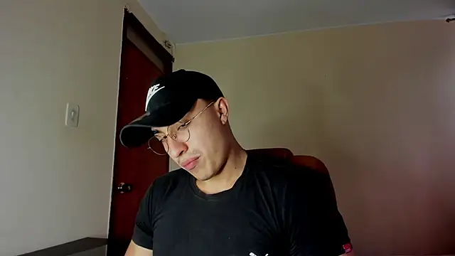 Leoknight online show from February 2025 10:33:01 PM