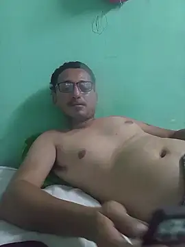 Andresguz35 online show from November 2025 02:50:02 AM