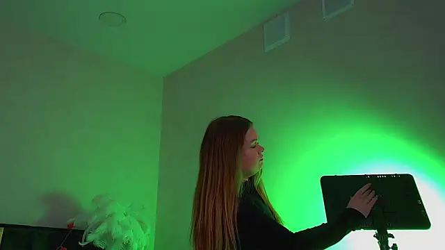 CrystalLyons online show from November 2025 06:04:02 AM