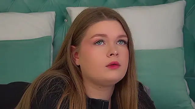 CrystalLyons online show from November 2025 06:05:02 AM