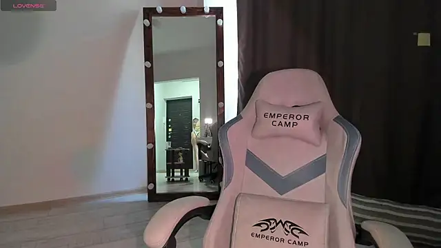 Lana Younes online show from October 2025 10:22:02 AM