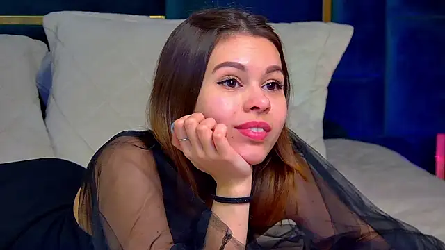 Snapshot of PollyLanders chatting on February 2025 06:37:01 PM PollyLanders online show from February 2025 06:37:01 PM