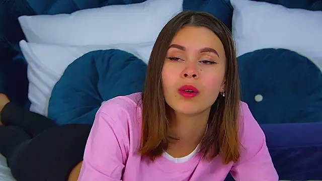 Snapshot of PollyLanders chatting on September 2025 06:19:01 PM PollyLanders online show from September 2025 06:19:01 PM