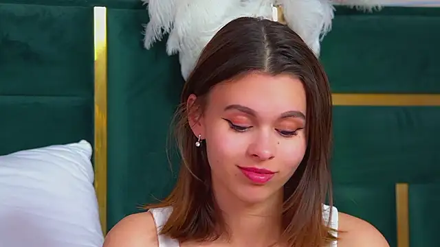 Snapshot of PollyLanders chatting on September 2025 06:29:02 AM PollyLanders online show from September 2025 06:29:02 AM