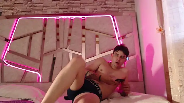 mia and austin online show from January 2025 12:13:02 PM