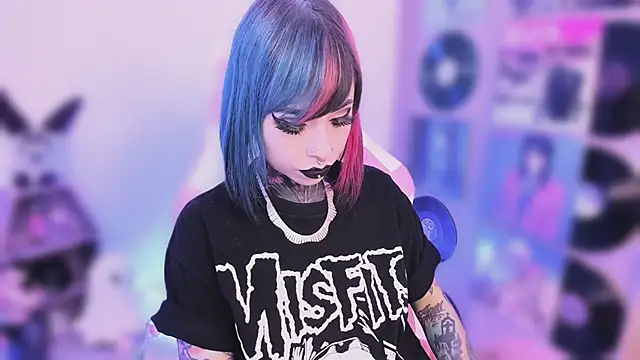 NikkiRamone online show from November 2025 10:31:02 PM