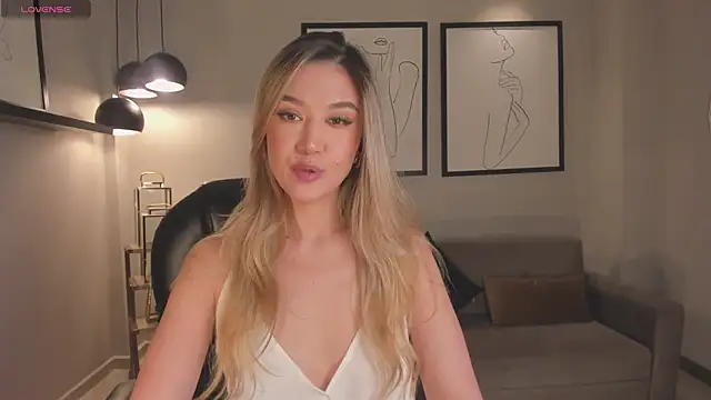 RebeccaHudson online show from April 2026 07:58:01 PM