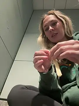 Snapshot of M1ssyk1ssy chatting on January 2025 03:48:01 PM M1ssyk1ssy online show from January 2025 03:48:01 PM