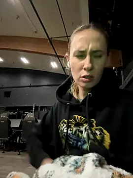 M1ssyk1ssy online show from November 2025 10:42:01 PM