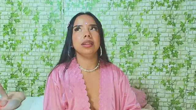 Snapshot of DafneMillers chatting on March 2025 01:31:02 AM DafneMillers online show from March 2025 01:31:02 AM