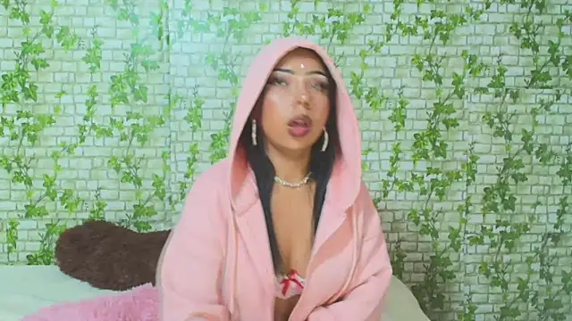 Snapshot of DafneMillers chatting on March 2025 01:39:01 AM DafneMillers online show from March 2025 01:39:01 AM