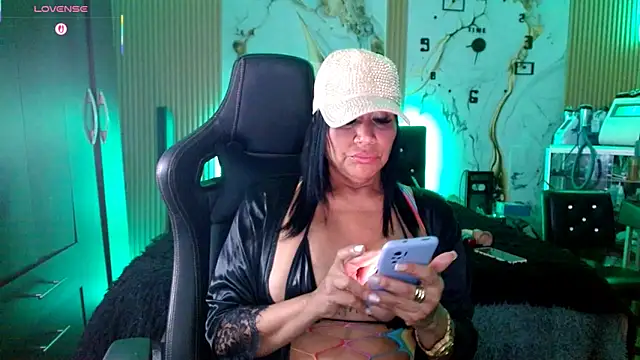 Snapshot of Demion_prince chatting on April 2026 12:35:02 AM Demion prince online show from April 2026 12:35:02 AM