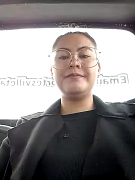 Snapshot of lara_moon25 chatting on December 2024 08:33:01 PM lara moon25 online show from December 2024 08:33:01 PM