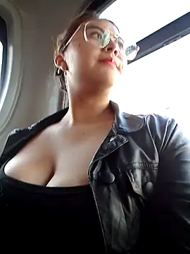 Snapshot of lara_moon25 chatting on September 2025 09:09:01 PM lara moon25 online show from September 2025 09:09:01 PM