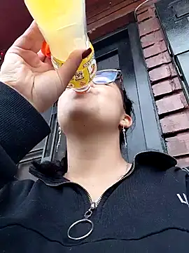 lara moon25 online show from December 2025 08:04:01 PM