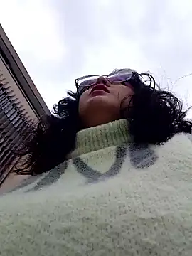 lara moon25 online show from January 2026 06:11:01 PM