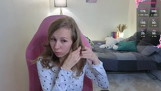 Lill Mary online show from October 2025 02:53:01 AM