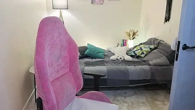 Lill Mary online show from October 2025 02:10:01 AM