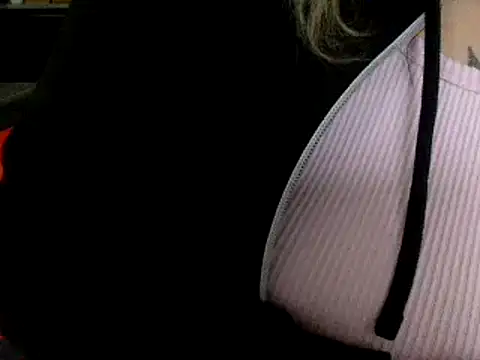 Snapshot of vanillesoumise chatting on December 2024 11:27:01 AM vanillesoumise online show from December 2024 11:27:01 AM