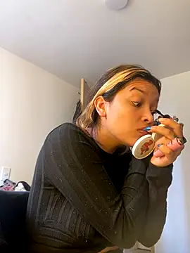 baby lizy online show from October 2025 06:14:02 PM