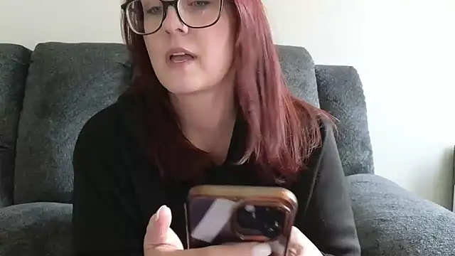 TheBustyHouseWife online show from December 2025 05:43:02 PM