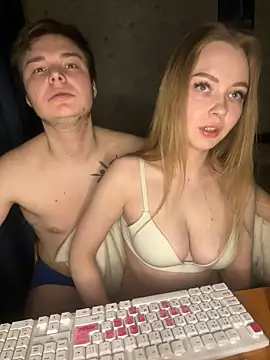 Snapshot of Family-Mm1 chatting on December 2024 09:17:02 PM Family-Mm1 online show from December 2024 09:17:02 PM