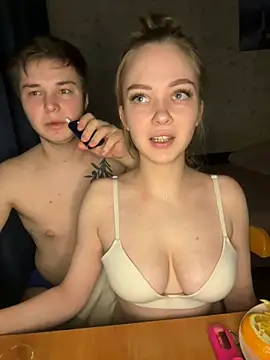 Snapshot of Family-Mm1 chatting on December 2024 11:45:02 PM Family-Mm1 online show from December 2024 11:45:02 PM