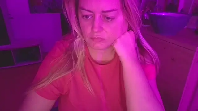 Meliss Official9 online show from December 2025 07:21:01 PM