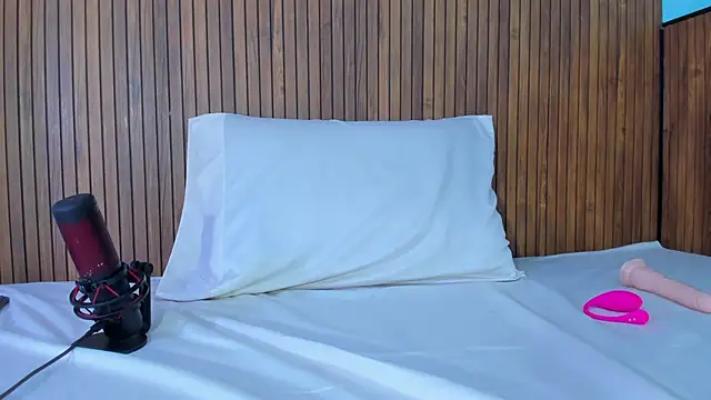 curvy rousi online show from February 2025 05:42:02 PM