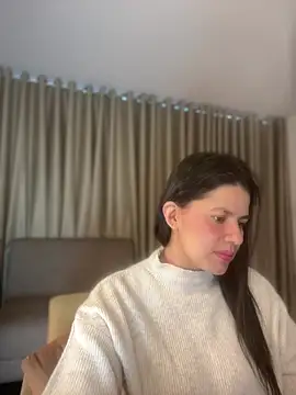 Snapshot of Alice_Biel chatting on June 2026 02:33:01 PM Alice Biel online show from June 2026 02:33:01 PM