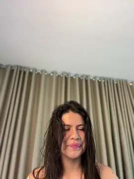 Snapshot of Alice_Biel chatting on June 2026 01:25:02 PM Alice Biel online show from June 2026 01:25:02 PM