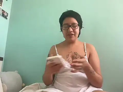 Snapshot of bbymadokaa chatting on December 2025 04:47:02 PM bbymadokaa online show from December 2025 04:47:02 PM