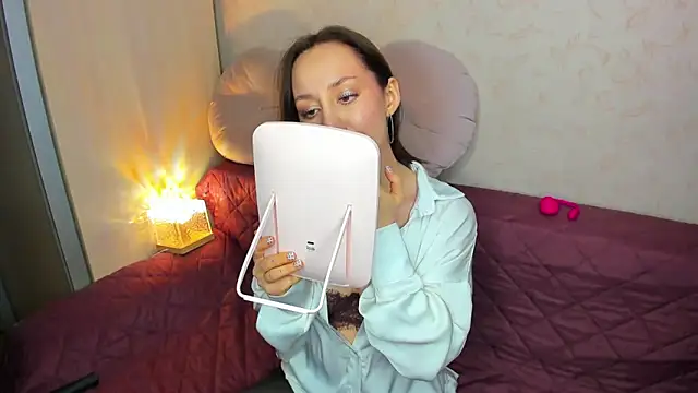 MelodyOfLovee online show from February 2026 10:28:01 PM