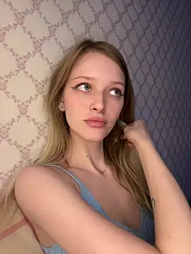 Snapshot of Evvie_Summn1 chatting on April 2026 02:36:02 PM Evvie Summn1 online show from April 2026 02:36:02 PM