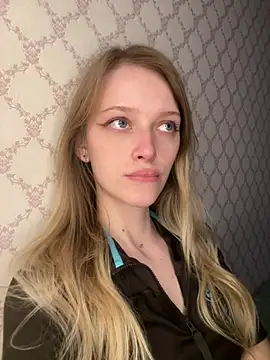 Snapshot of Evvie_Summn1 chatting on April 2026 02:37:01 PM Evvie Summn1 online show from April 2026 02:37:01 PM