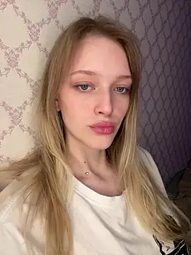 Snapshot of Evvie_Summn1 chatting on April 2026 03:06:01 PM Evvie Summn1 online show from April 2026 03:06:01 PM