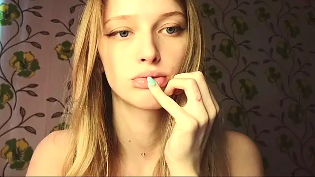 Snapshot of Evvie_Summn1 chatting on May 2026 02:25:02 PM Evvie Summn1 online show from May 2026 02:25:02 PM
