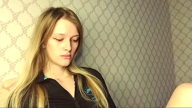 Snapshot of Evvie_Summn1 chatting on May 2026 02:24:02 PM Evvie Summn1 online show from May 2026 02:24:02 PM