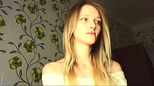 Snapshot of Evvie_Summn1 chatting on May 2026 07:17:02 AM Evvie Summn1 online show from May 2026 07:17:02 AM