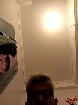 jonyfree1978 online show from October 2025 09:45:01 PM