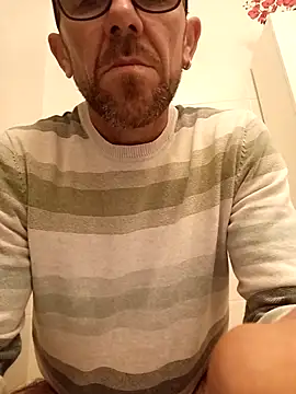 jonyfree1978 online show from October 2025 10:04:01 PM