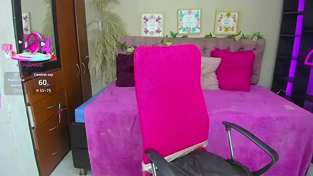 Lia Keen online show from November 2025 08:09:01 PM