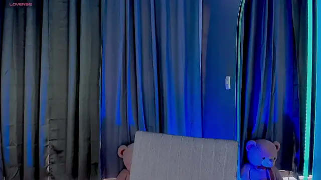 gatitavenecis online show from December 2024 04:30:02 PM