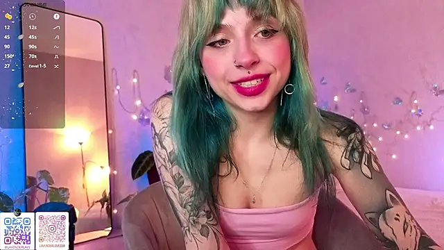 Snapshot of lavenderluxe chatting on May 2026 06:15:02 PM lavenderluxe online show from May 2026 06:15:02 PM