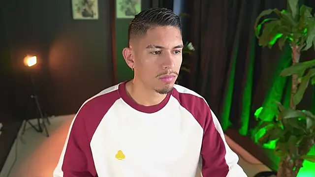 Aaronfox x online show from April 2026 02:44:01 PM